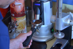 Cafe Maschine Kaffee malmen